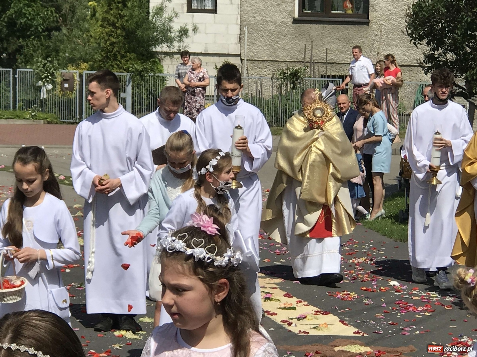 Zdjęcie w galerii na portalu naszraciborz.pl: Ołtarz Bożego Ciała przy grobie Oblubienicy Krzyża, kandydatki na ołtarze [FOTO i WIDEO] wiadomości z regionu