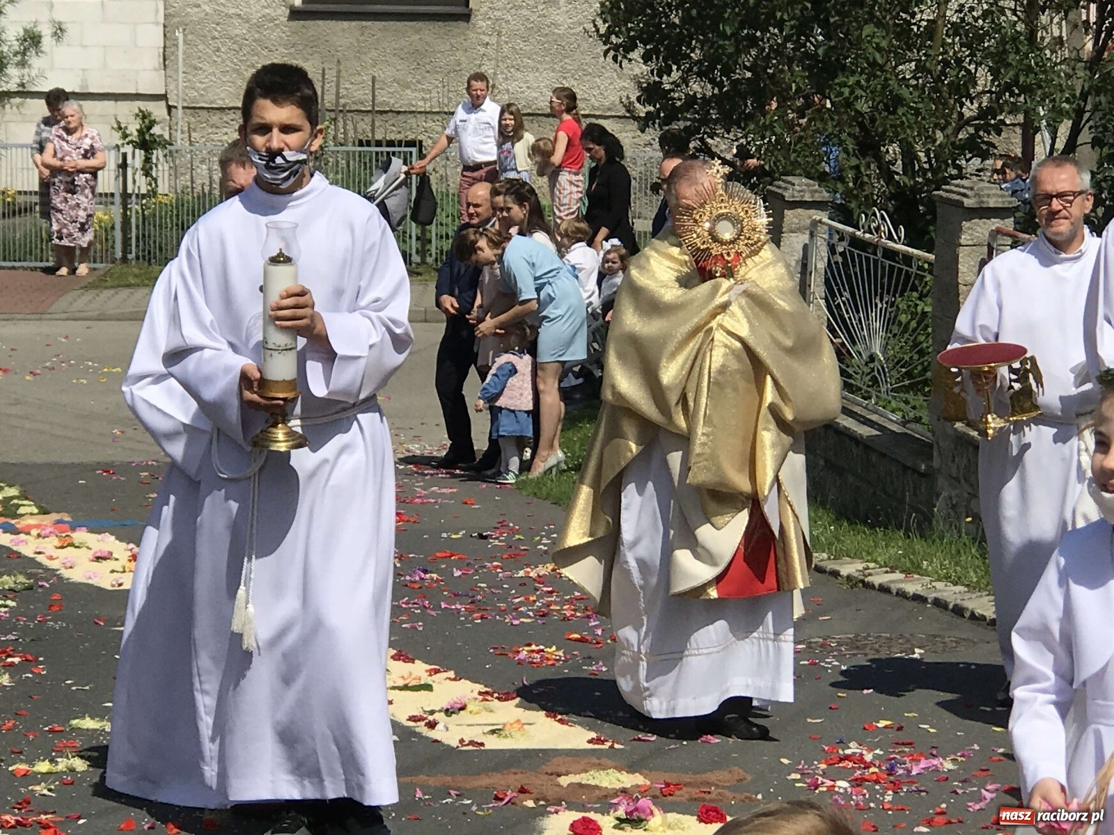 Zdjęcie w galerii na portalu naszraciborz.pl: Ołtarz Bożego Ciała przy grobie Oblubienicy Krzyża, kandydatki na ołtarze [FOTO i WIDEO] wiadomości z regionu