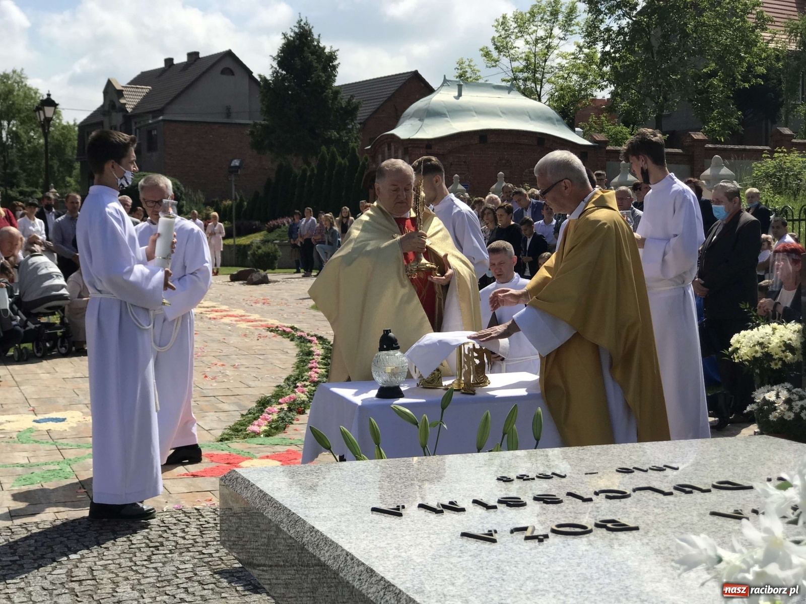 Zdjęcie w galerii na portalu naszraciborz.pl: Ołtarz Bożego Ciała przy grobie Oblubienicy Krzyża, kandydatki na ołtarze [FOTO i WIDEO] wiadomości z regionu