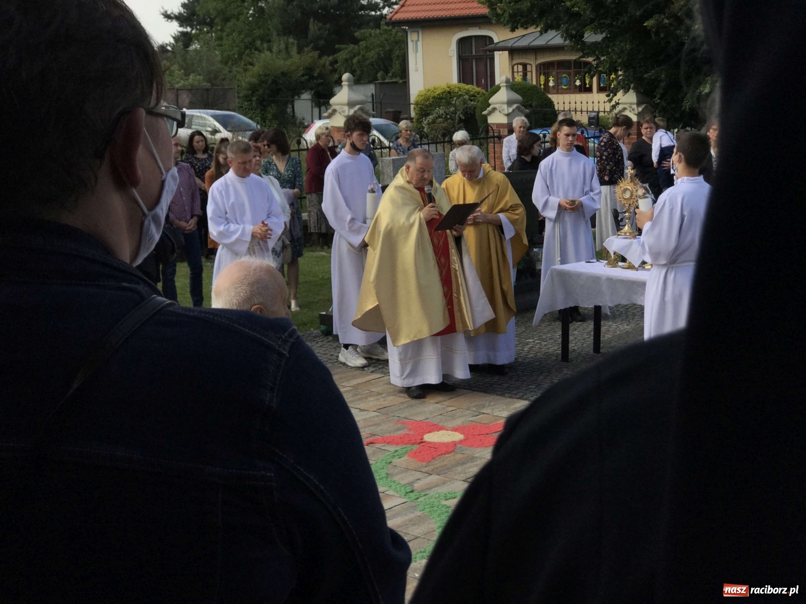 Zdjęcie w galerii na portalu naszraciborz.pl: Ołtarz Bożego Ciała przy grobie Oblubienicy Krzyża, kandydatki na ołtarze [FOTO i WIDEO] wiadomości z regionu