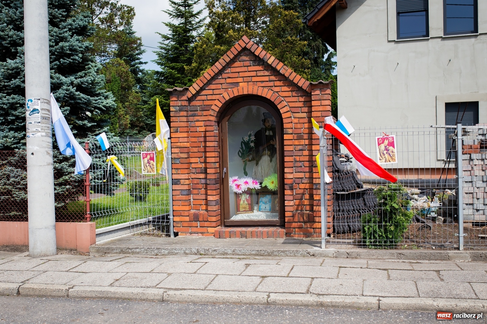 Zdjęcie w galerii na portalu naszraciborz.pl: W Studziennej z ołtarzami, ale bez procesji [FOTO] wiadomości z regionu