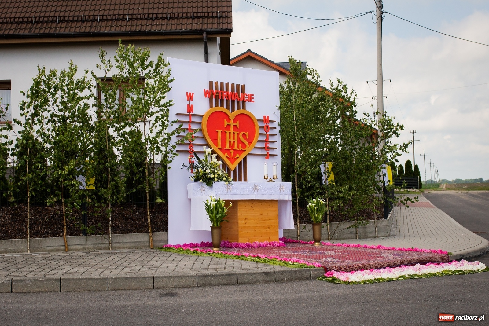 Zdjęcie w galerii na portalu naszraciborz.pl: W Studziennej z ołtarzami, ale bez procesji [FOTO] wiadomości z regionu