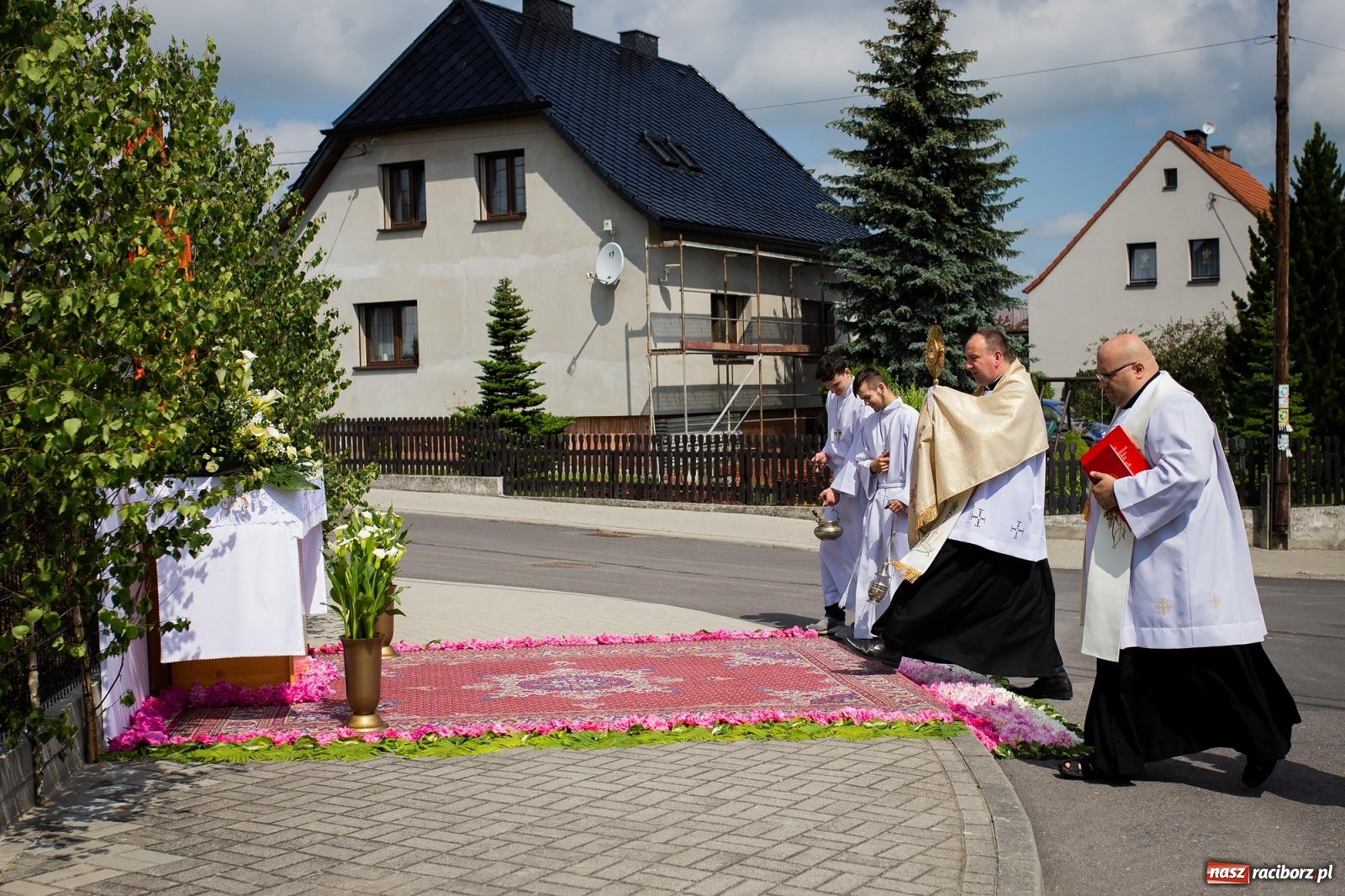 Zdjęcie w galerii na portalu naszraciborz.pl: W Studziennej z ołtarzami, ale bez procesji [FOTO] wiadomości z regionu