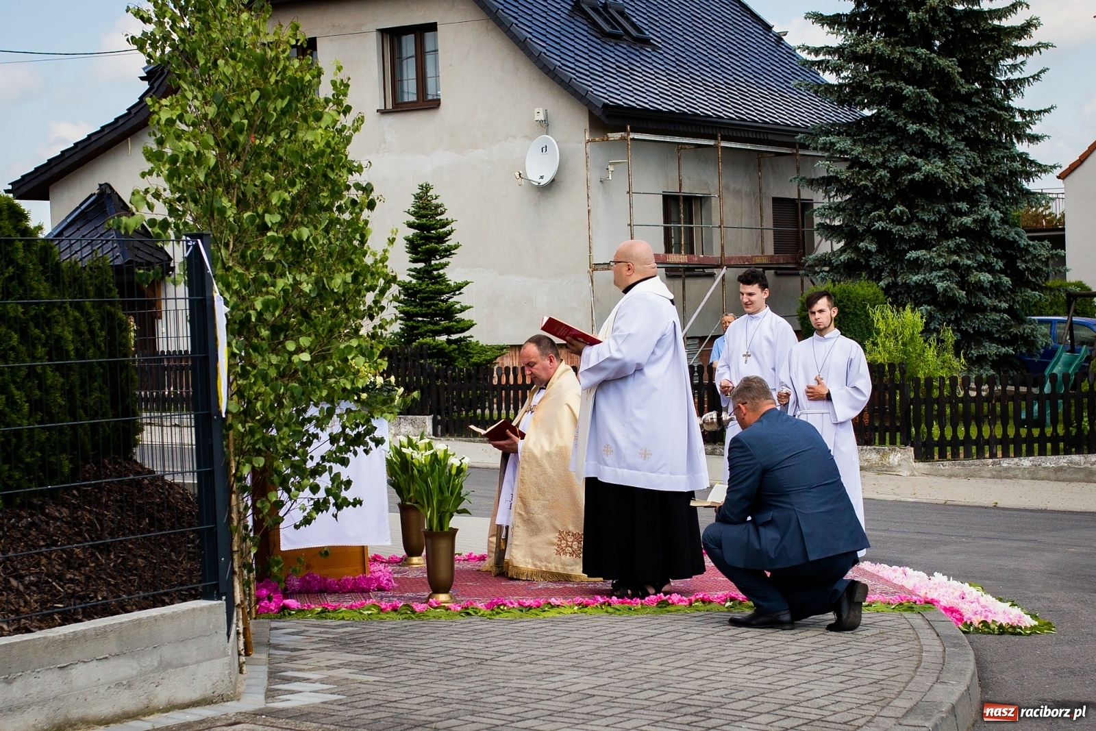 Zdjęcie w galerii na portalu naszraciborz.pl: W Studziennej z ołtarzami, ale bez procesji [FOTO] wiadomości z regionu