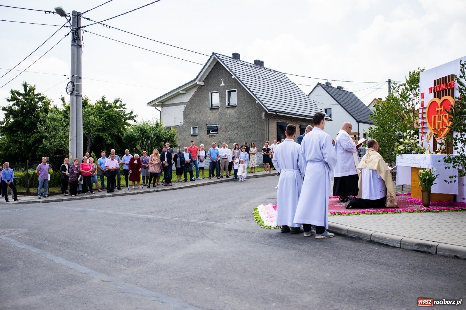 Zdjęcie w galerii na portalu naszraciborz.pl: W Studziennej z ołtarzami, ale bez procesji [FOTO] wiadomości z regionu