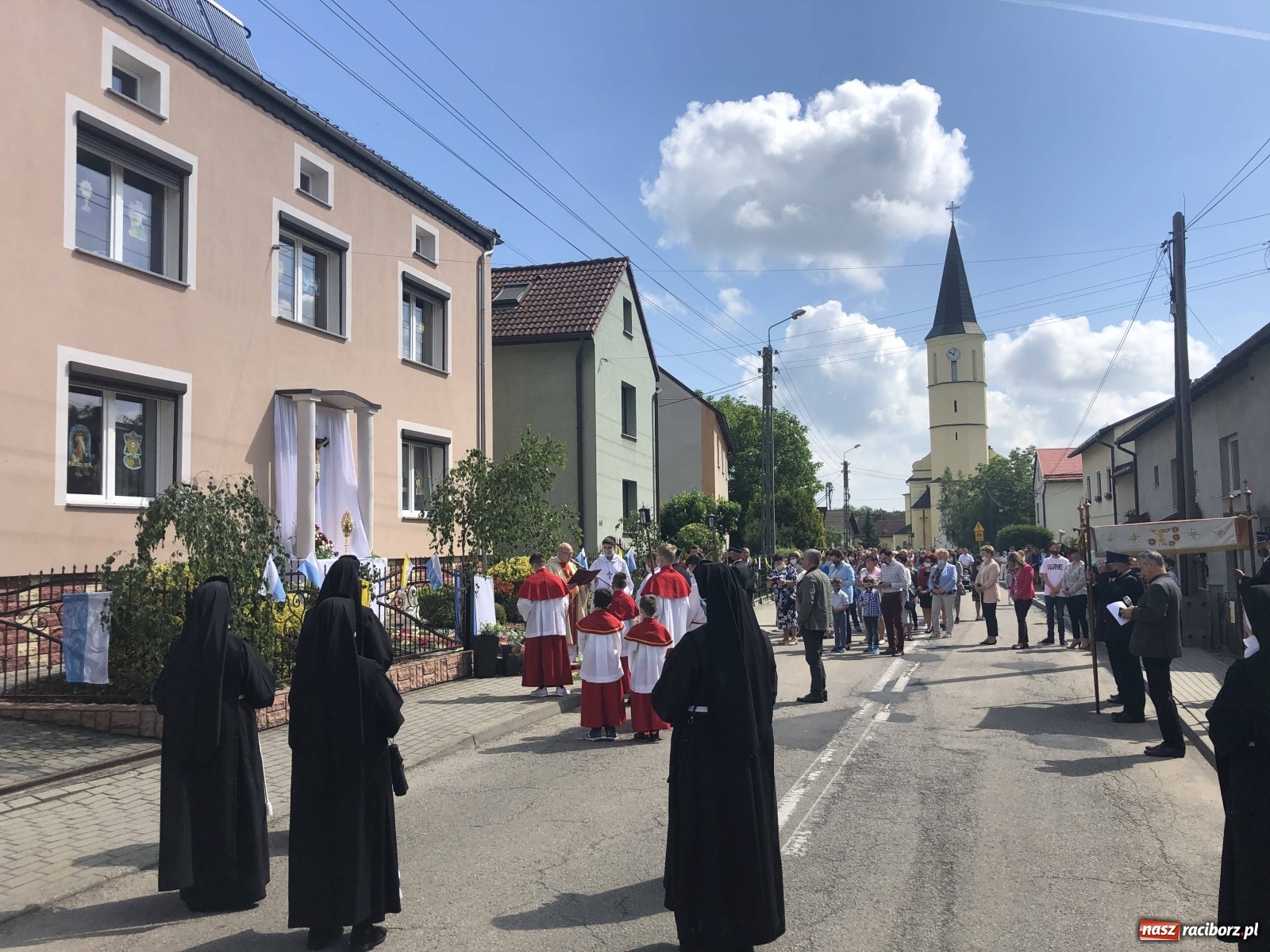Zdjęcie w galerii na portalu naszraciborz.pl: Boże Ciało w Krzyżanowicach, Tworkowie i Roszkowie [FOTO] wiadomości z regionu
