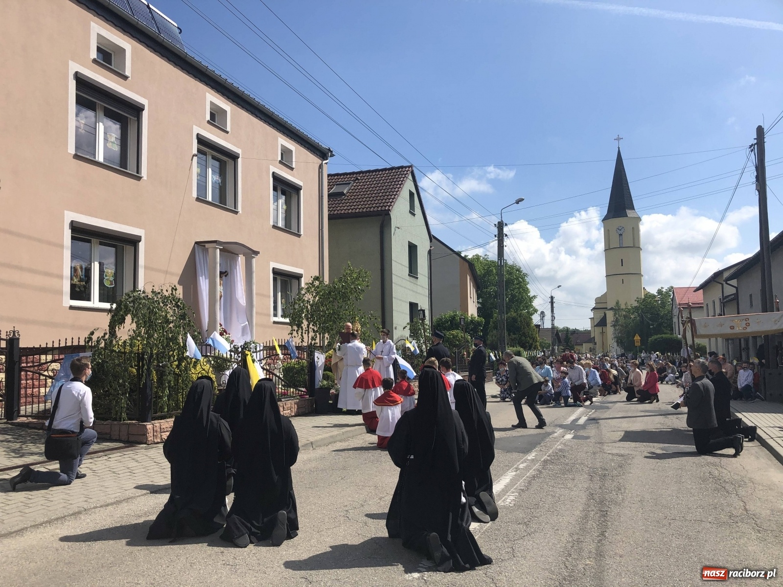 Zdjęcie w galerii na portalu naszraciborz.pl: Boże Ciało w Krzyżanowicach, Tworkowie i Roszkowie [FOTO] wiadomości z regionu