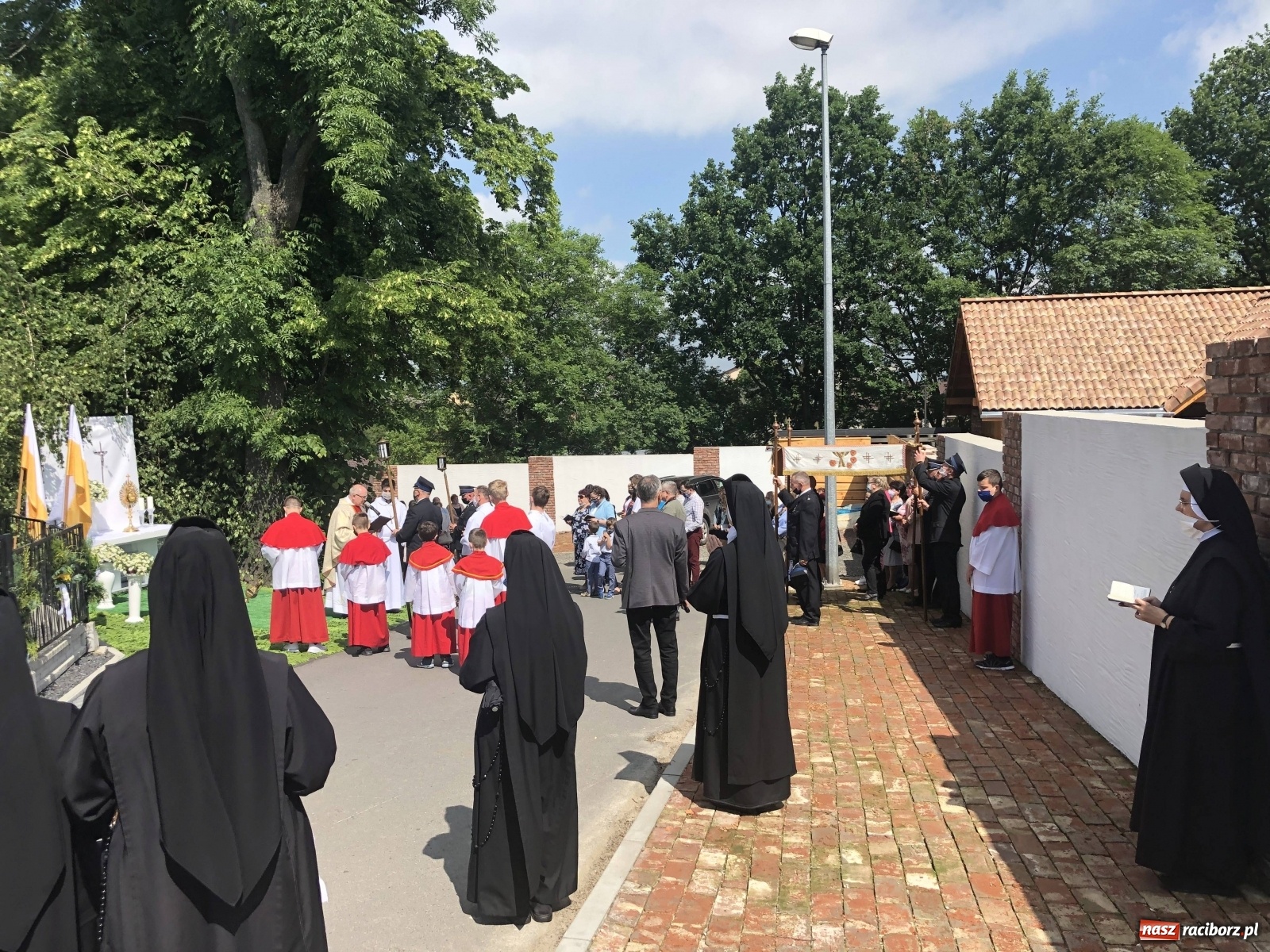 Zdjęcie w galerii na portalu naszraciborz.pl: Boże Ciało w Krzyżanowicach, Tworkowie i Roszkowie [FOTO] wiadomości z regionu