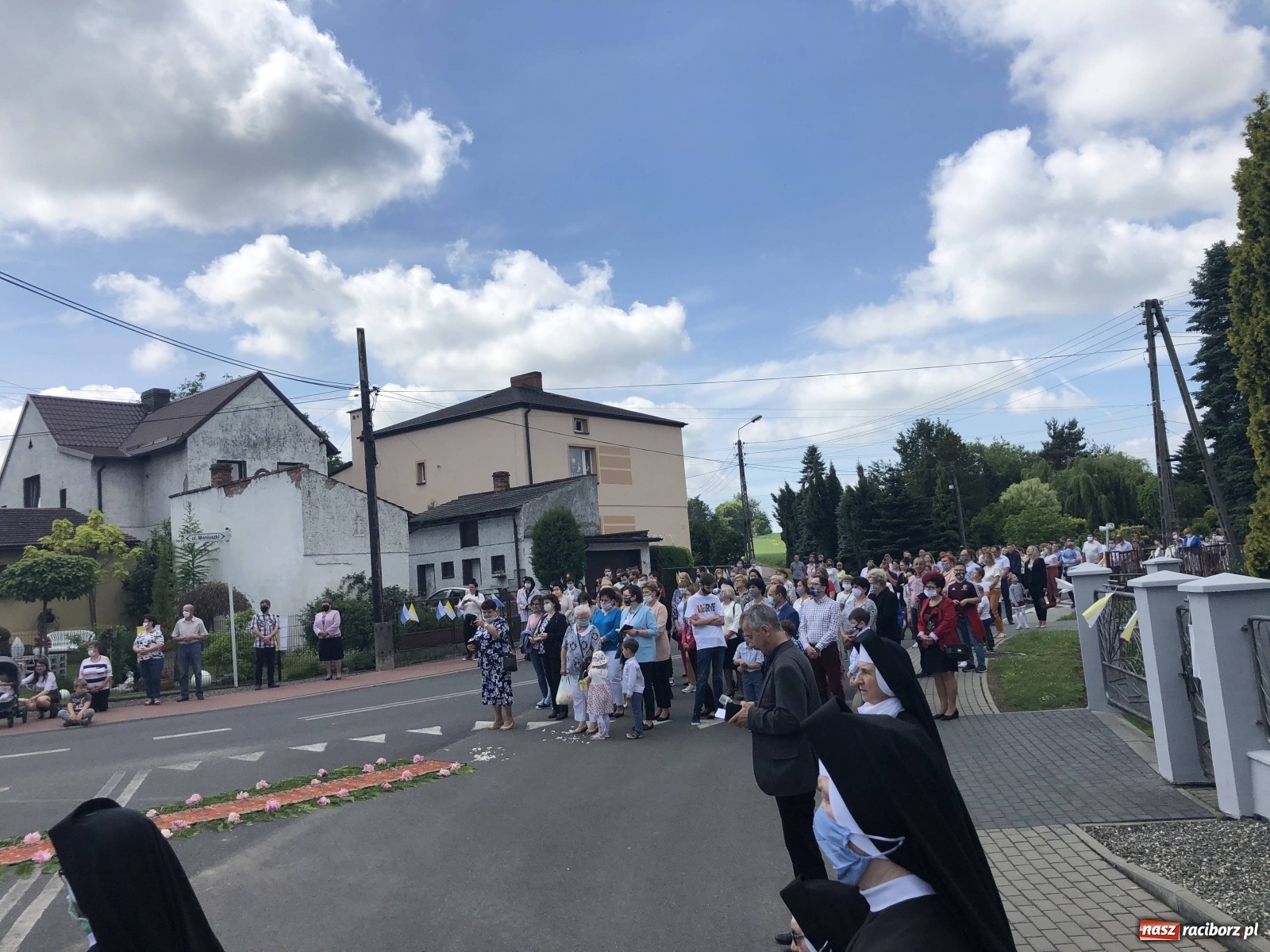 Zdjęcie w galerii na portalu naszraciborz.pl: Boże Ciało w Krzyżanowicach, Tworkowie i Roszkowie [FOTO] wiadomości z regionu