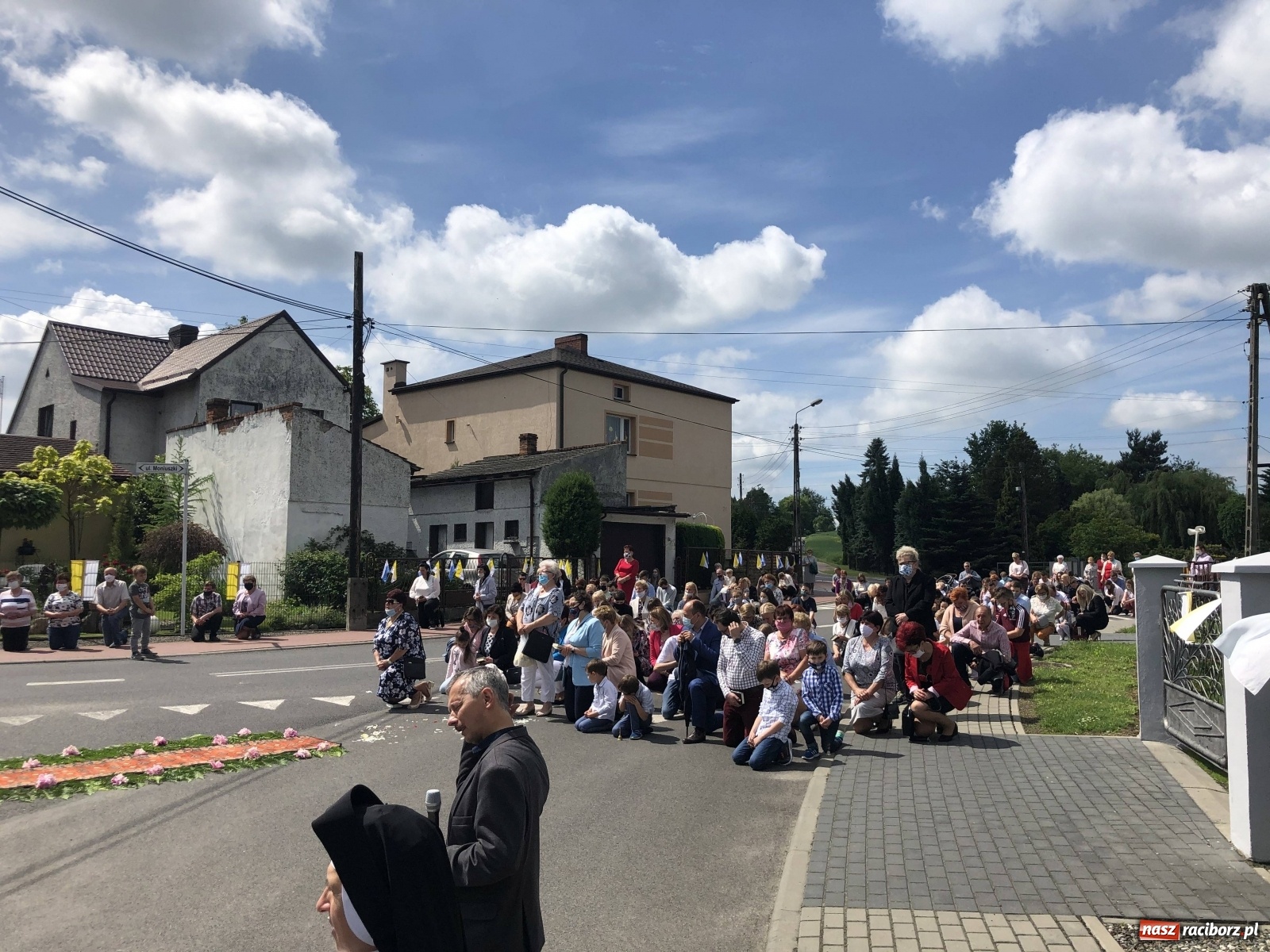 Zdjęcie w galerii na portalu naszraciborz.pl: Boże Ciało w Krzyżanowicach, Tworkowie i Roszkowie [FOTO] wiadomości z regionu