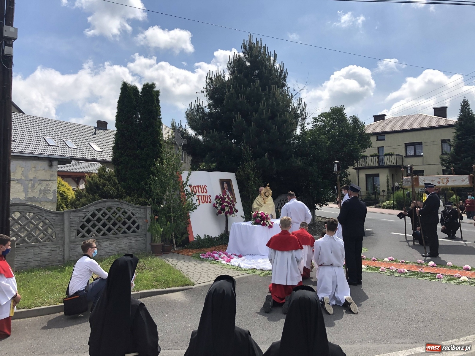 Zdjęcie w galerii na portalu naszraciborz.pl: Boże Ciało w Krzyżanowicach, Tworkowie i Roszkowie [FOTO] wiadomości z regionu