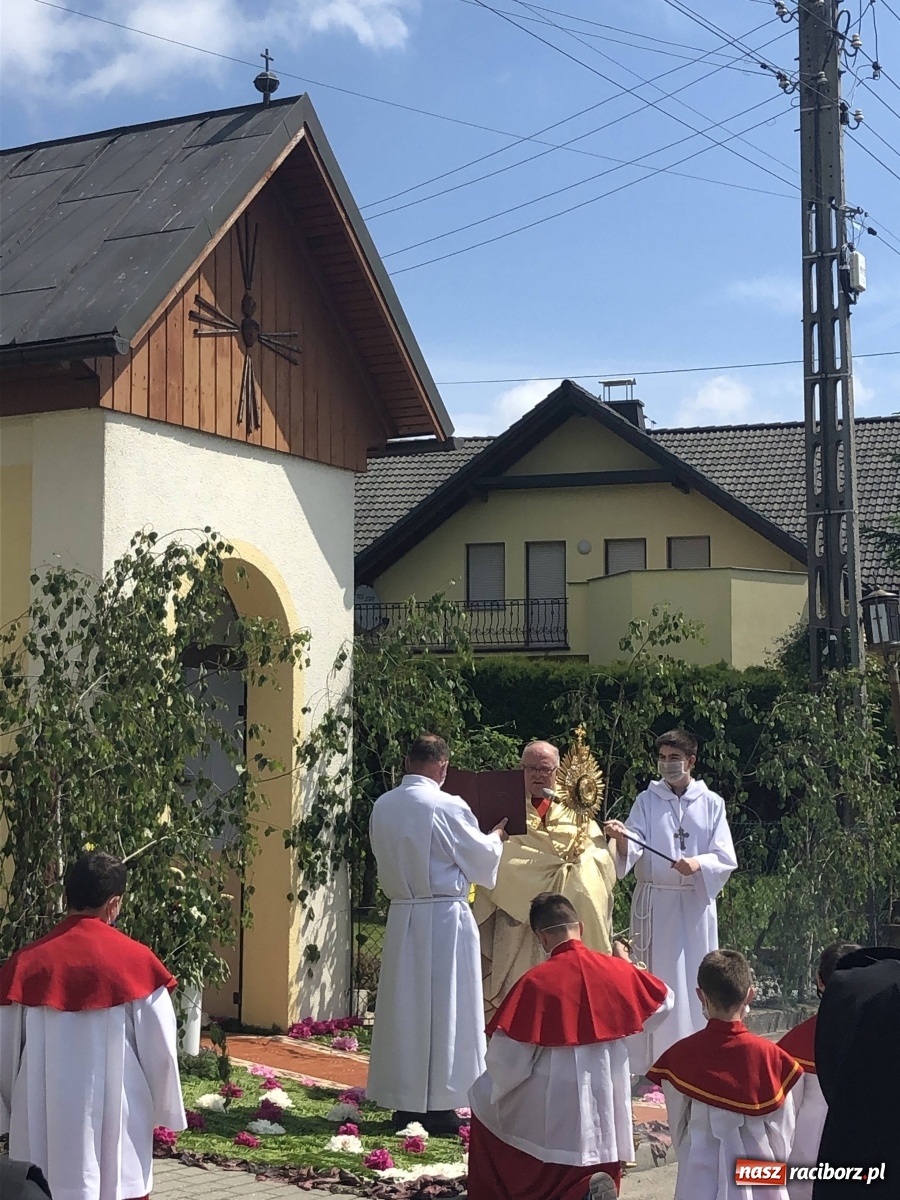 Zdjęcie w galerii na portalu naszraciborz.pl: Boże Ciało w Krzyżanowicach, Tworkowie i Roszkowie [FOTO] wiadomości z regionu