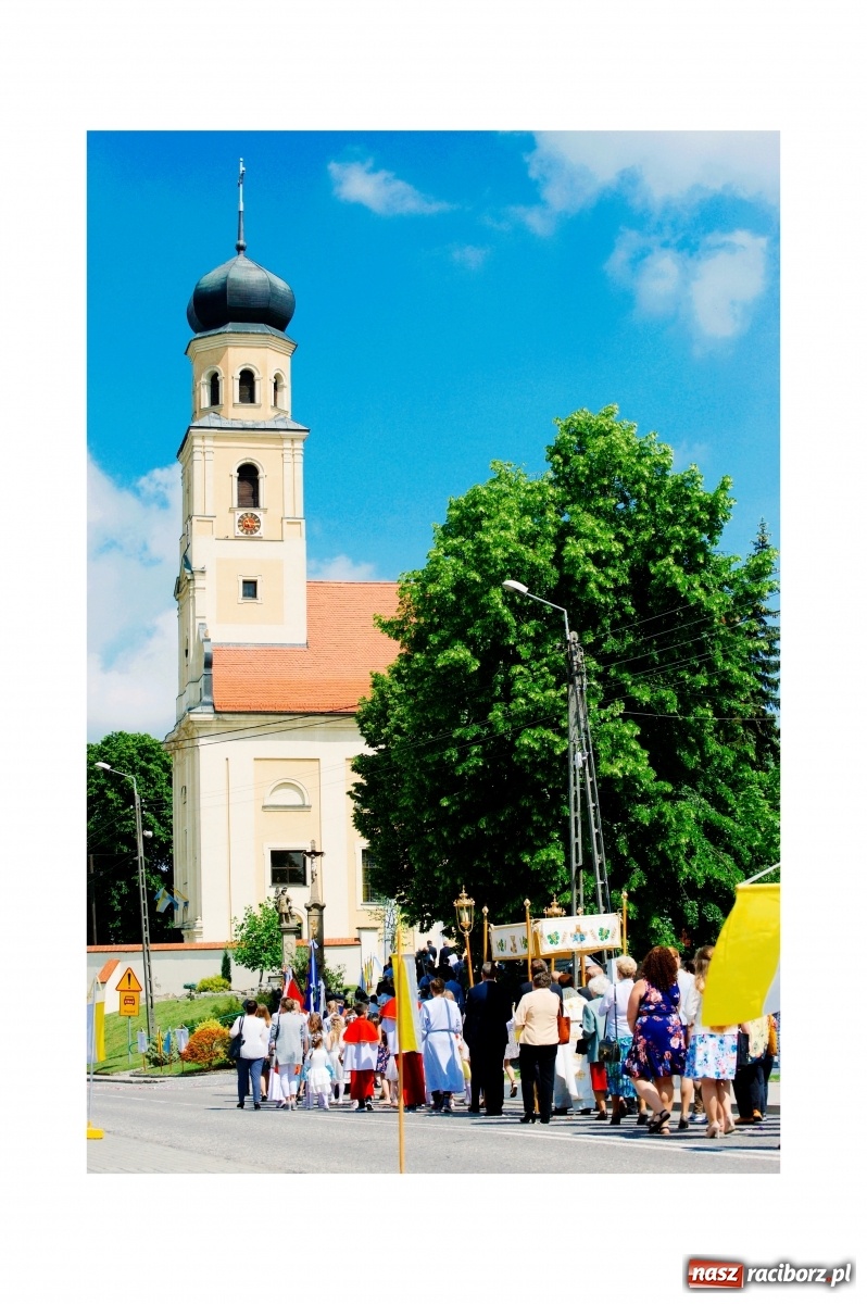 Zdjęcie w galerii na portalu naszraciborz.pl: Boże Ciało w Krzyżanowicach, Tworkowie i Roszkowie [FOTO] wiadomości z regionu