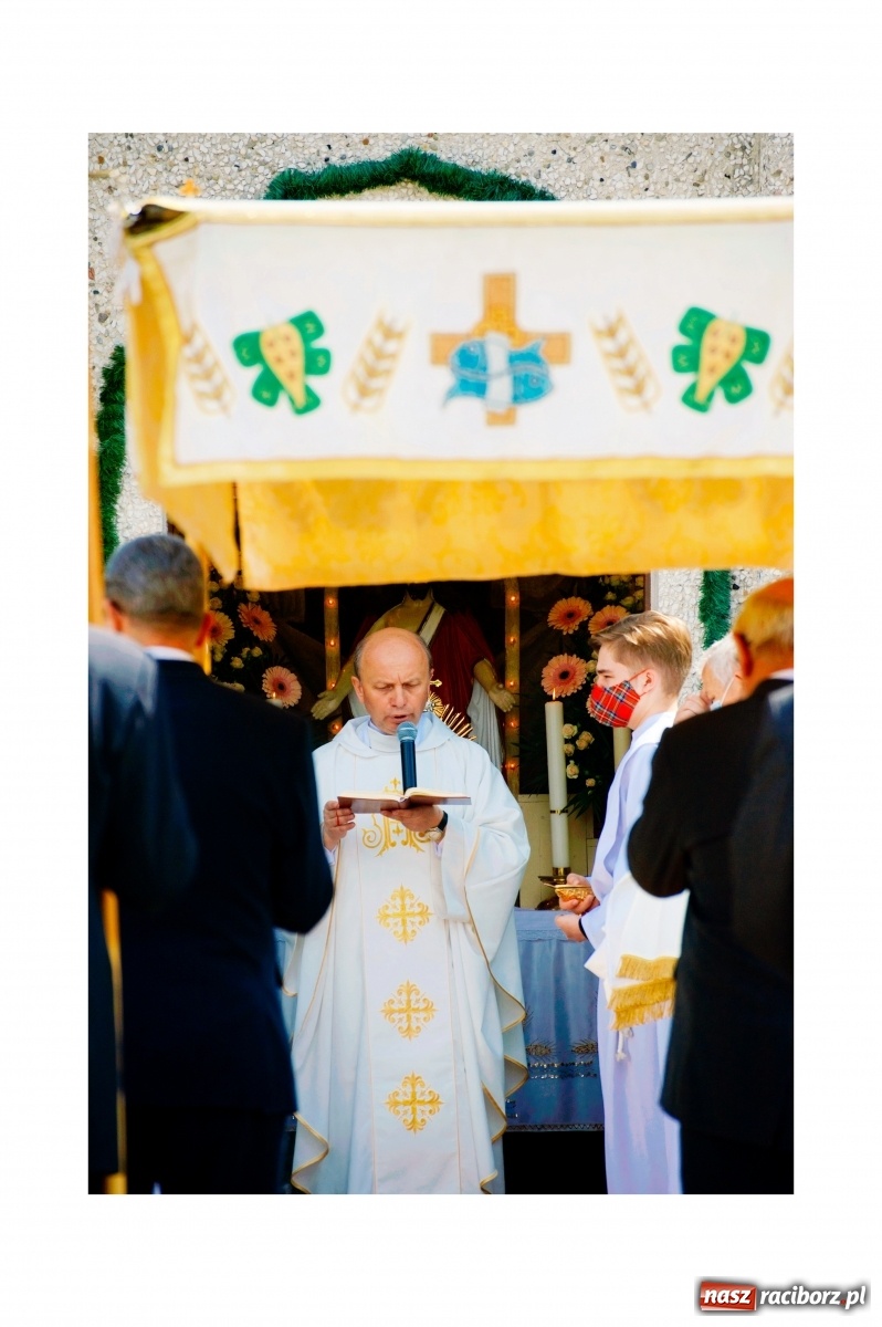 Zdjęcie w galerii na portalu naszraciborz.pl: Boże Ciało w Krzyżanowicach, Tworkowie i Roszkowie [FOTO] wiadomości z regionu