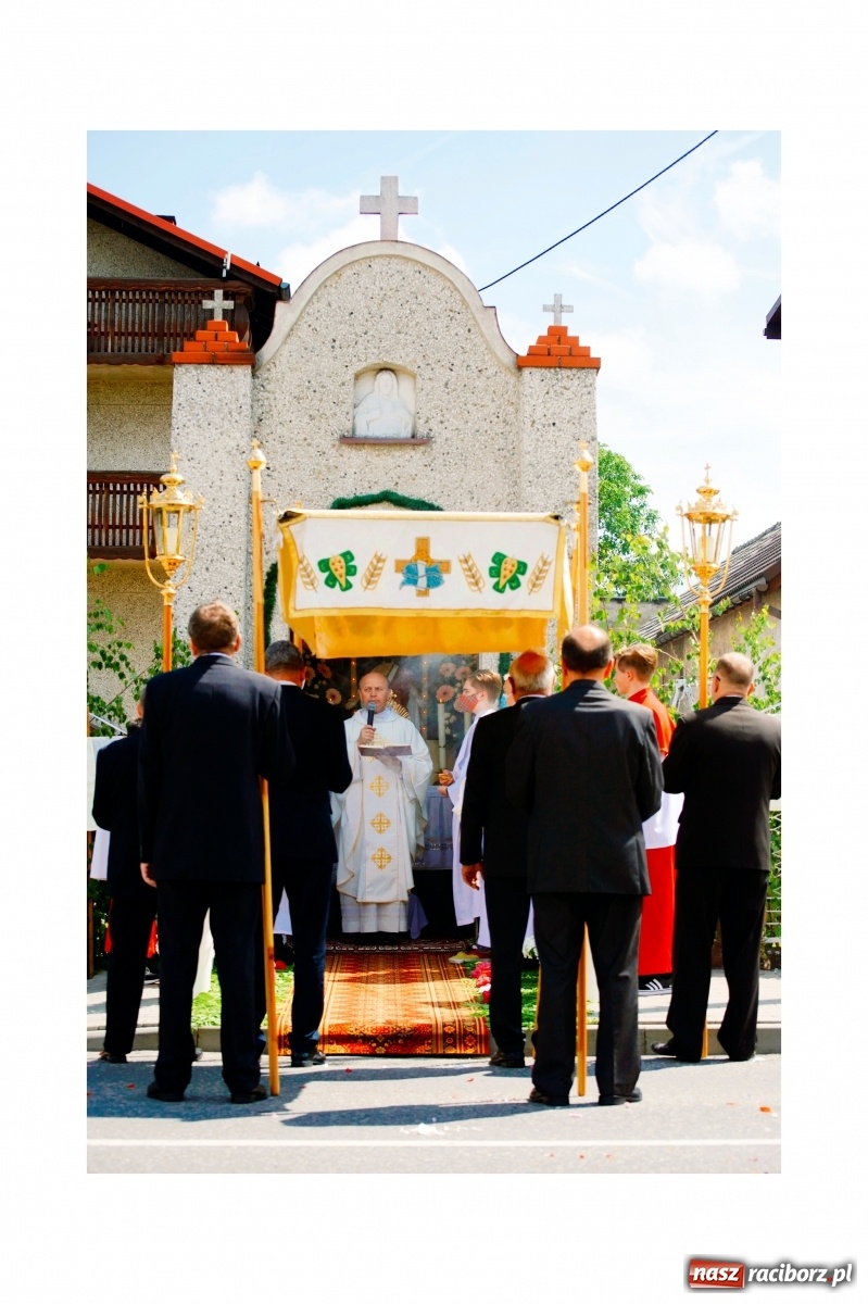 Zdjęcie w galerii na portalu naszraciborz.pl: Boże Ciało w Krzyżanowicach, Tworkowie i Roszkowie [FOTO] wiadomości z regionu