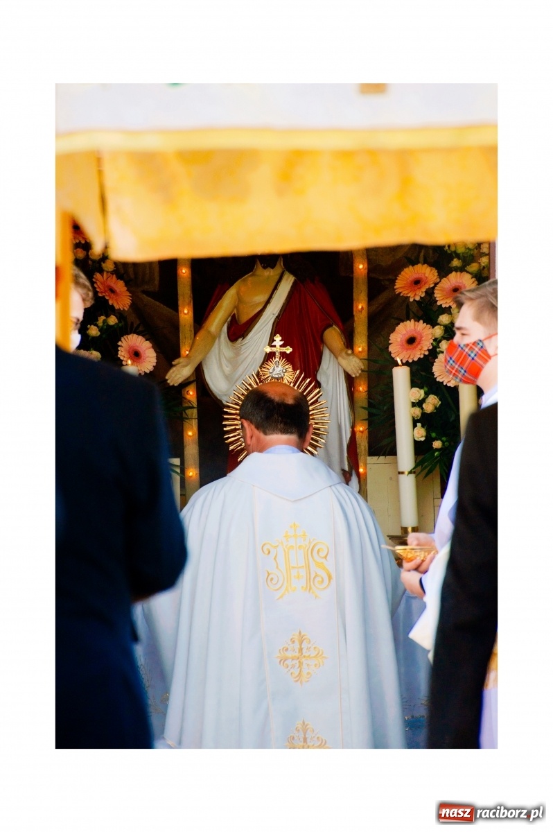 Zdjęcie w galerii na portalu naszraciborz.pl: Boże Ciało w Krzyżanowicach, Tworkowie i Roszkowie [FOTO] wiadomości z regionu