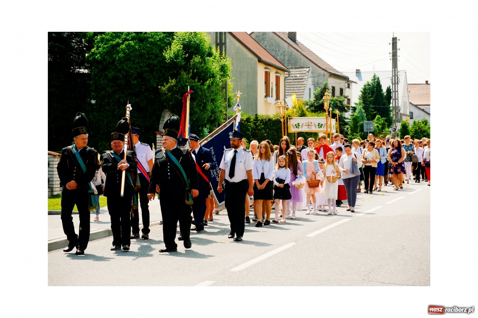 Zdjęcie w galerii na portalu naszraciborz.pl: Boże Ciało w Krzyżanowicach, Tworkowie i Roszkowie [FOTO] wiadomości z regionu
