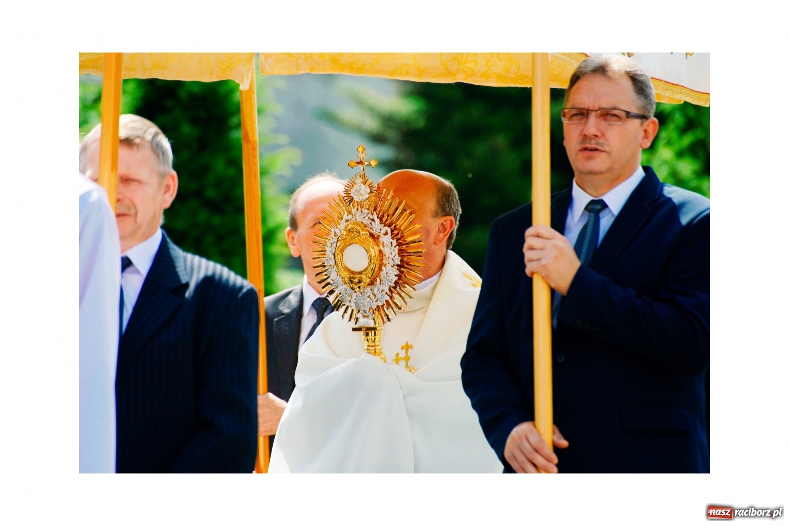 Zdjęcie w galerii na portalu naszraciborz.pl: Boże Ciało w Krzyżanowicach, Tworkowie i Roszkowie [FOTO] wiadomości z regionu