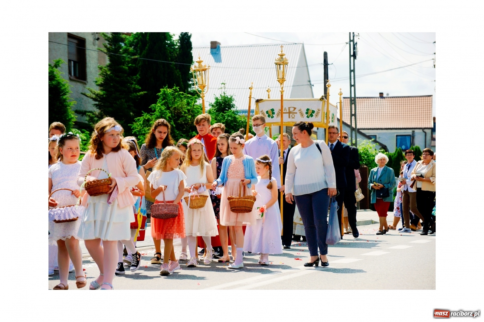 Zdjęcie w galerii na portalu naszraciborz.pl: Boże Ciało w Krzyżanowicach, Tworkowie i Roszkowie [FOTO] wiadomości z regionu