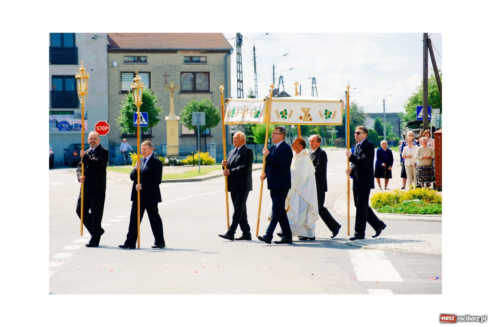 Zdjęcie w galerii na portalu naszraciborz.pl: Boże Ciało w Krzyżanowicach, Tworkowie i Roszkowie [FOTO] wiadomości z regionu