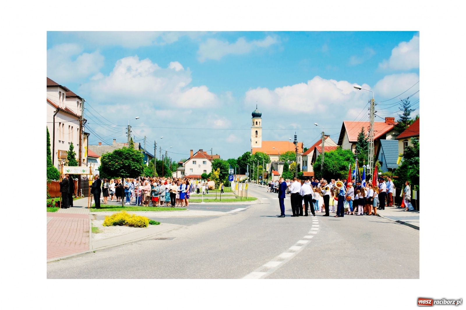Zdjęcie w galerii na portalu naszraciborz.pl: Boże Ciało w Krzyżanowicach, Tworkowie i Roszkowie [FOTO] wiadomości z regionu