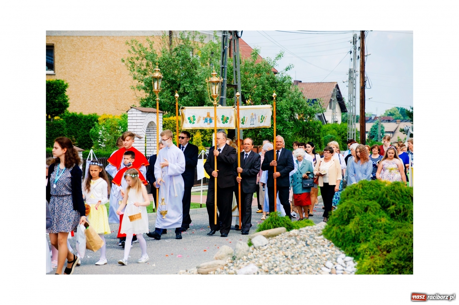 Zdjęcie w galerii na portalu naszraciborz.pl: Boże Ciało w Krzyżanowicach, Tworkowie i Roszkowie [FOTO] wiadomości z regionu