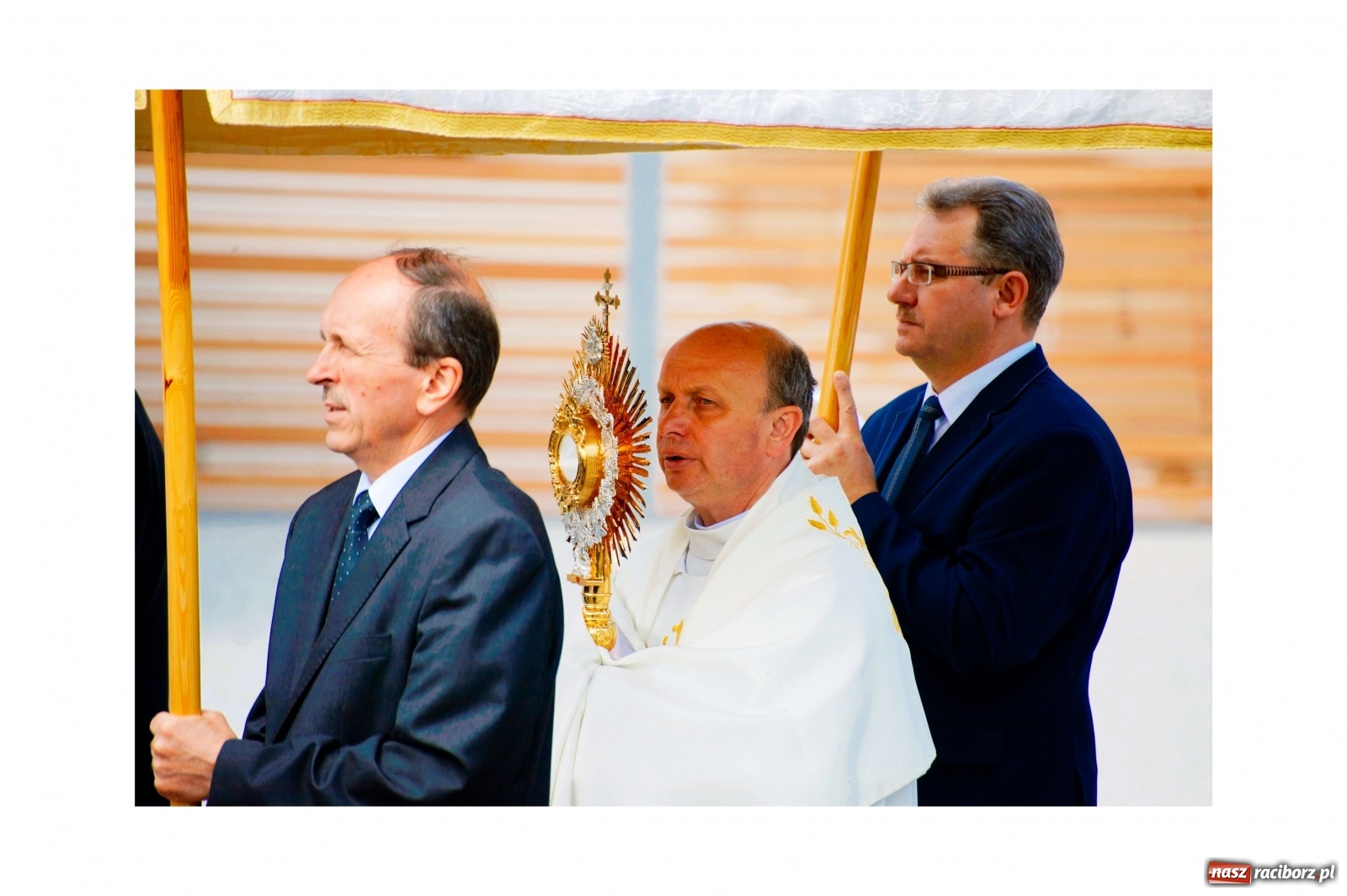 Zdjęcie w galerii na portalu naszraciborz.pl: Boże Ciało w Krzyżanowicach, Tworkowie i Roszkowie [FOTO] wiadomości z regionu