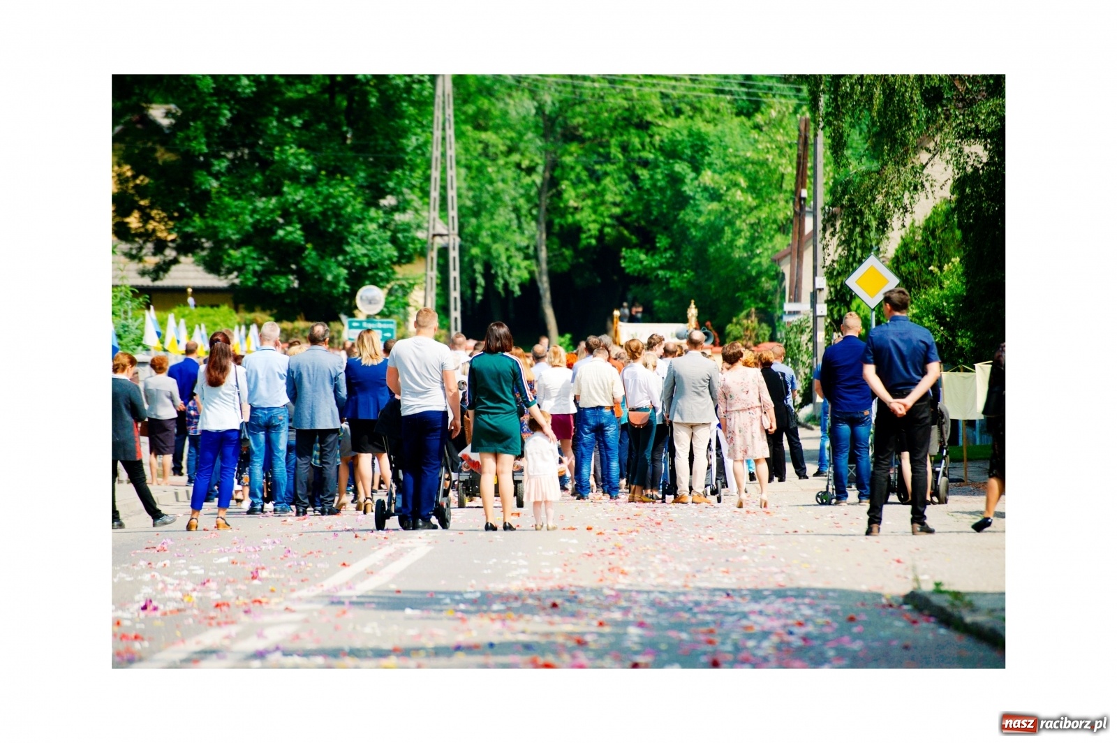 Zdjęcie w galerii na portalu naszraciborz.pl: Boże Ciało w Krzyżanowicach, Tworkowie i Roszkowie [FOTO] wiadomości z regionu