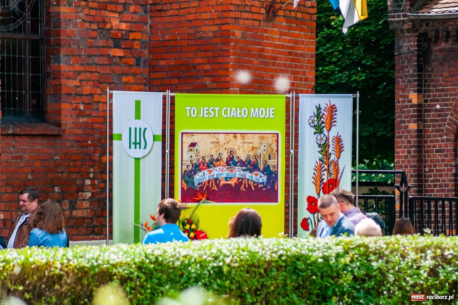 Zdjęcie w galerii na portalu naszraciborz.pl: Parafia WNMP. Najświętszy Sakrament przy św. Sebastianie - patronie od morowego powietrza  wiadomości z regionu