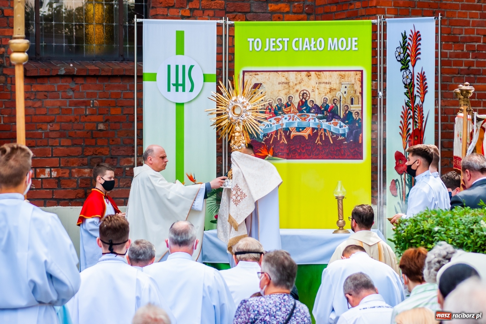 Zdjęcie w galerii na portalu naszraciborz.pl: Parafia WNMP. Najświętszy Sakrament przy św. Sebastianie - patronie od morowego powietrza  wiadomości z regionu