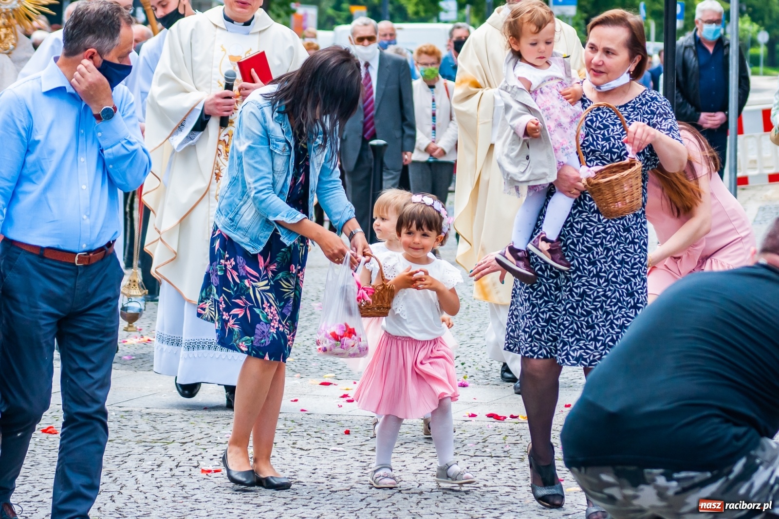 Zdjęcie w galerii na portalu naszraciborz.pl: Parafia WNMP. Najświętszy Sakrament przy św. Sebastianie - patronie od morowego powietrza  wiadomości z regionu