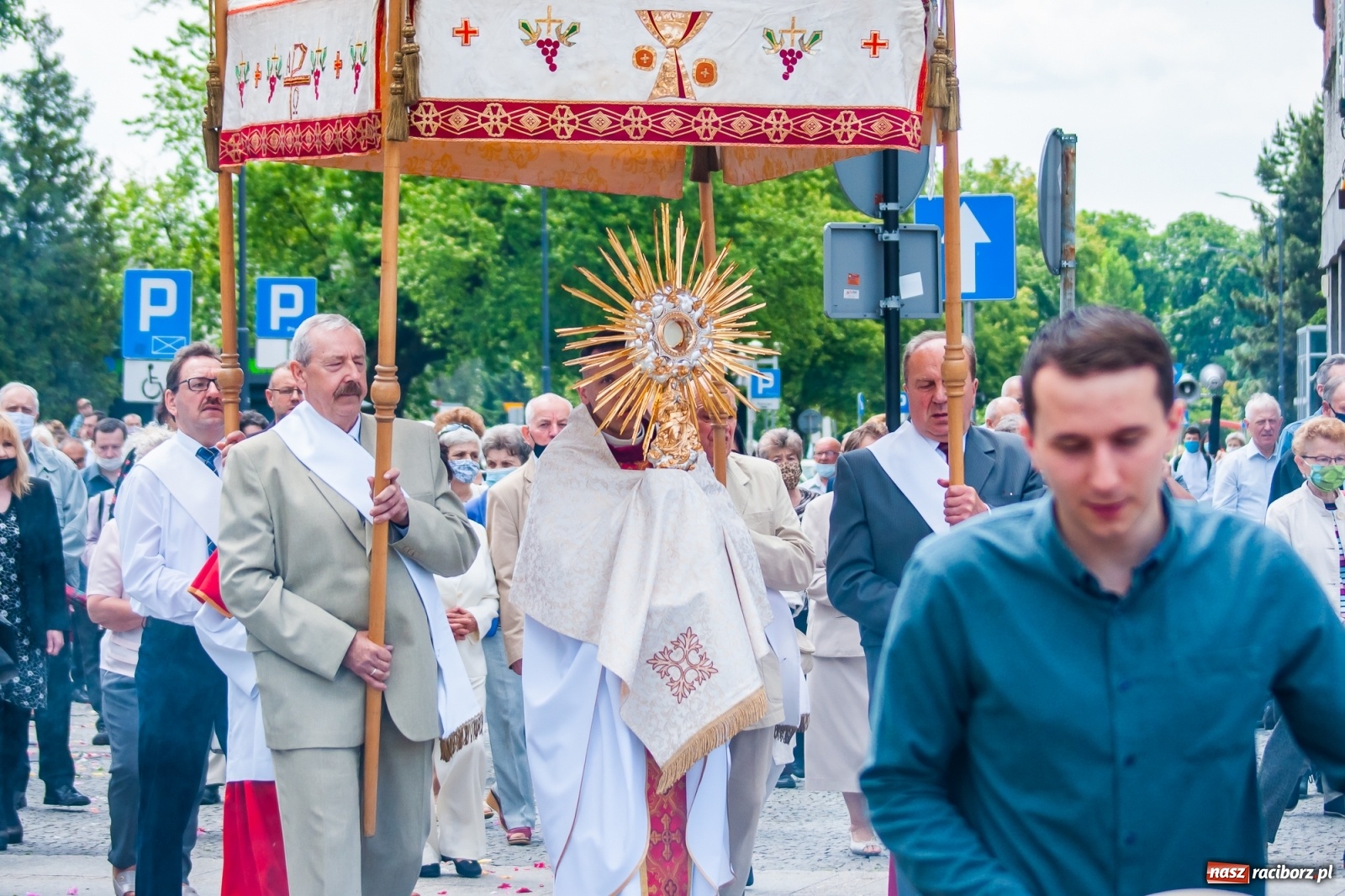 Zdjęcie w galerii na portalu naszraciborz.pl: Parafia WNMP. Najświętszy Sakrament przy św. Sebastianie - patronie od morowego powietrza  wiadomości z regionu