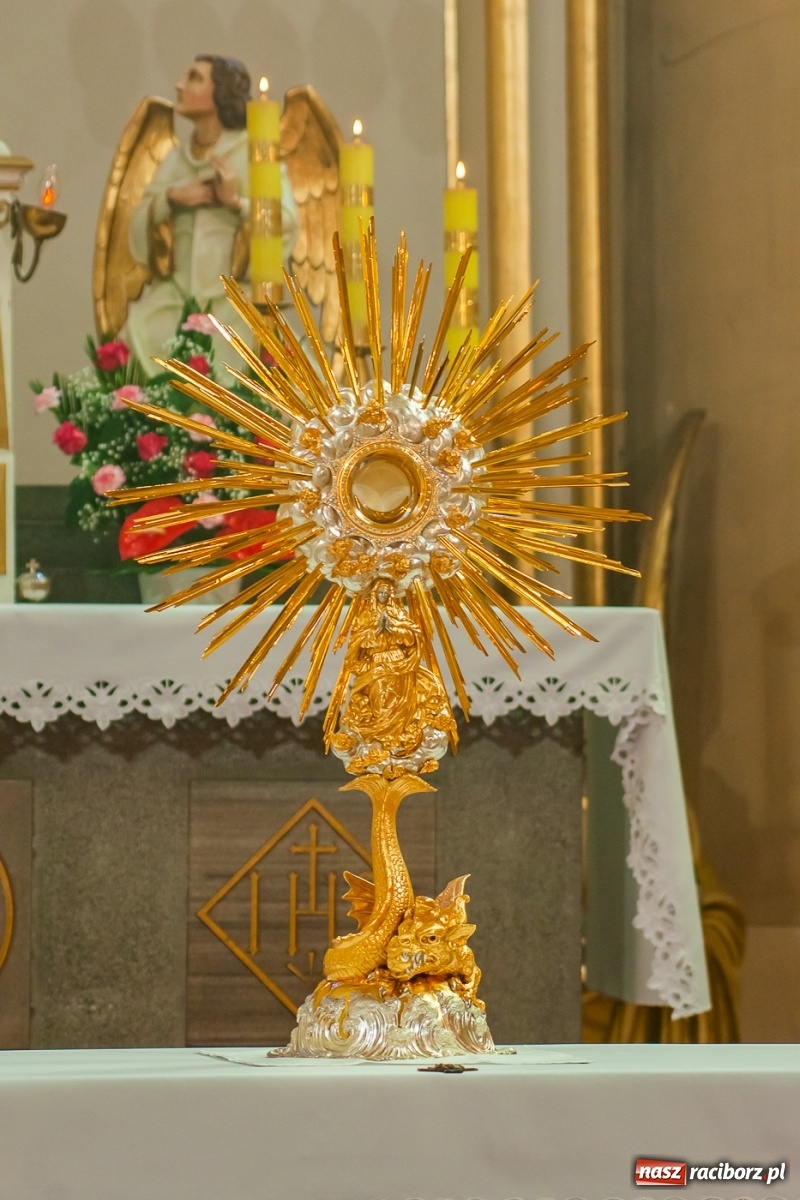 Zdjęcie w galerii na portalu naszraciborz.pl: Parafia WNMP. Najświętszy Sakrament przy św. Sebastianie - patronie od morowego powietrza  wiadomości z regionu