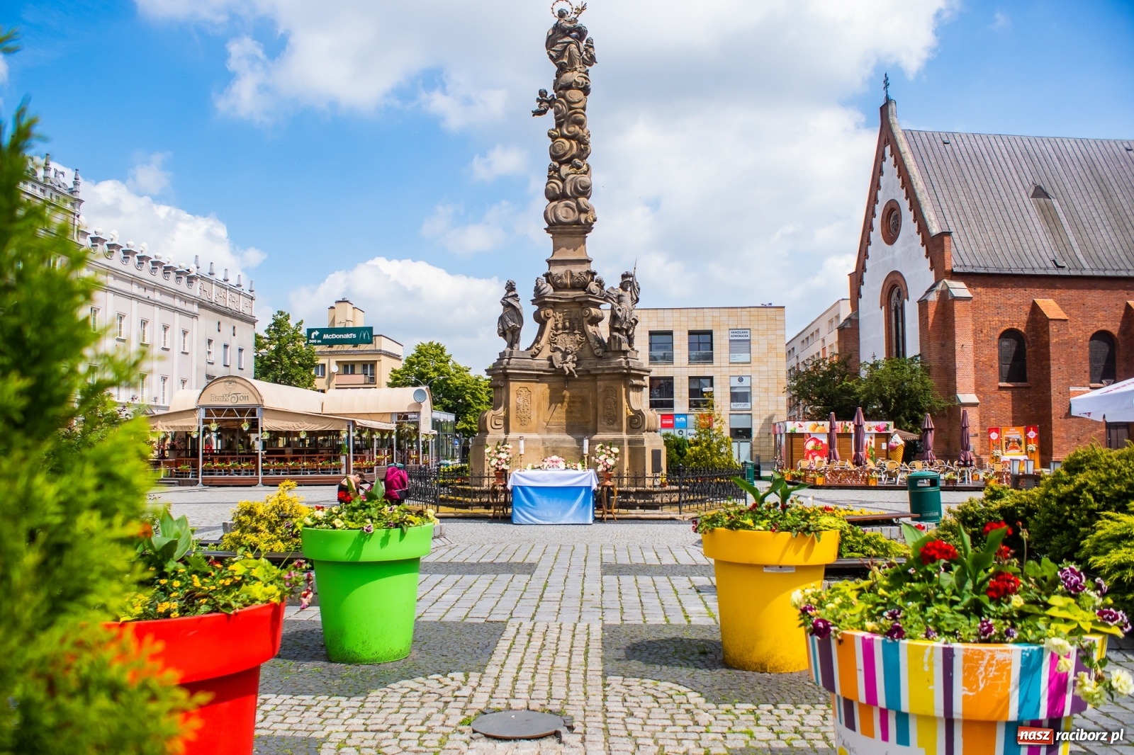 Zdjęcie w galerii na portalu naszraciborz.pl: Parafia WNMP. Najświętszy Sakrament przy św. Sebastianie - patronie od morowego powietrza  wiadomości z regionu