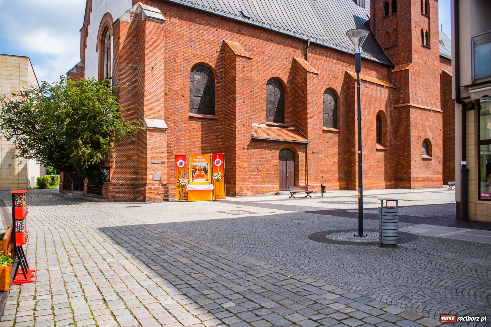 Zdjęcie w galerii na portalu naszraciborz.pl: Parafia WNMP. Najświętszy Sakrament przy św. Sebastianie - patronie od morowego powietrza  wiadomości z regionu