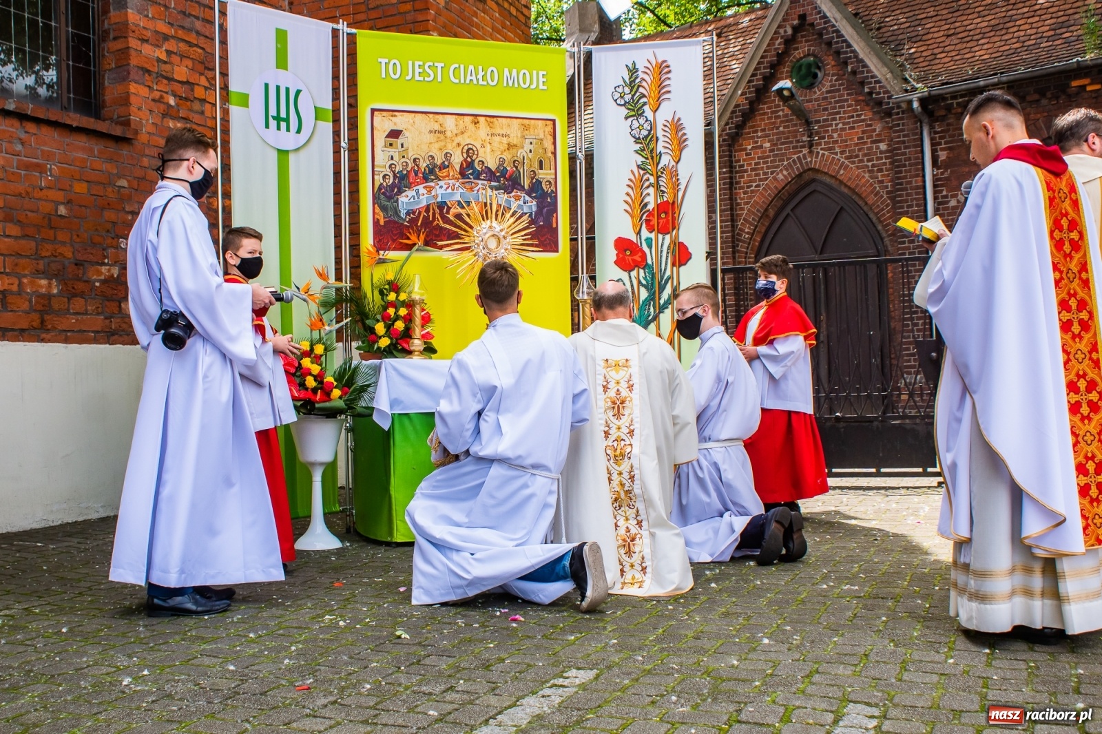Zdjęcie w galerii na portalu naszraciborz.pl: Parafia WNMP. Najświętszy Sakrament przy św. Sebastianie - patronie od morowego powietrza  wiadomości z regionu