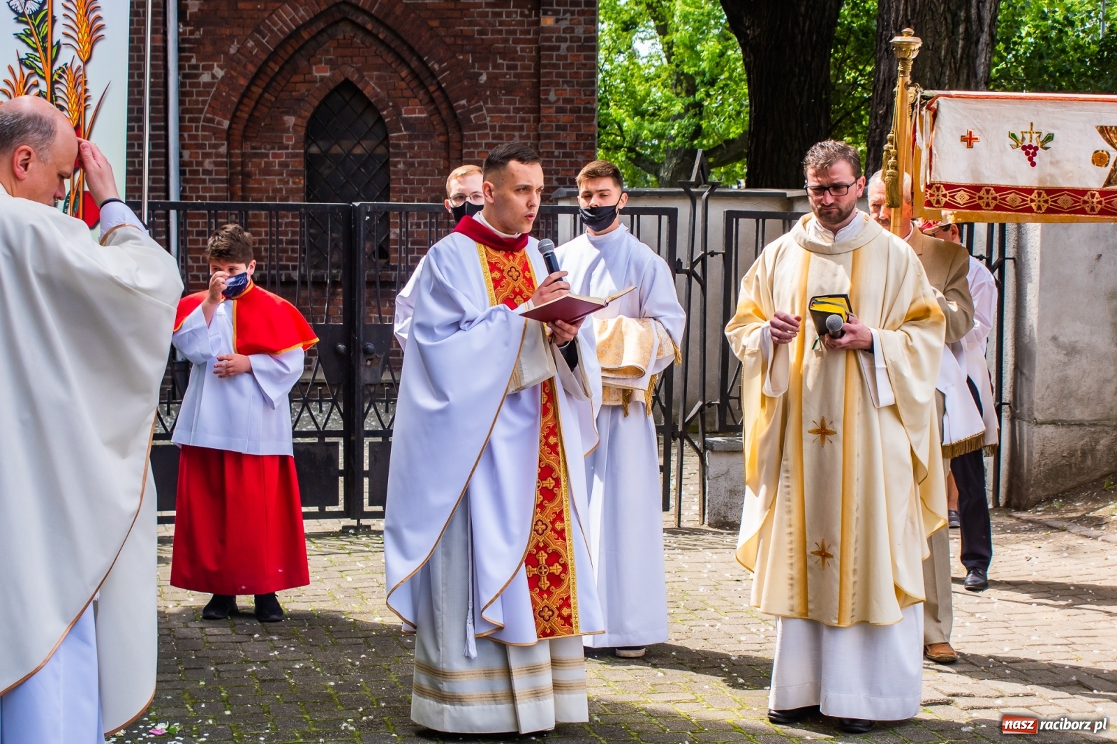 Zdjęcie w galerii na portalu naszraciborz.pl: Parafia WNMP. Najświętszy Sakrament przy św. Sebastianie - patronie od morowego powietrza  wiadomości z regionu