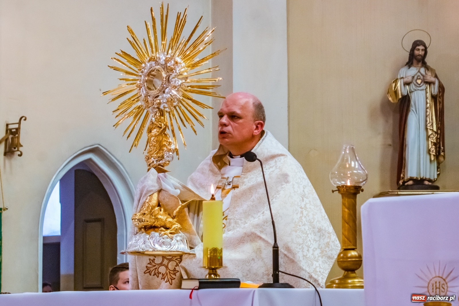 Zdjęcie w galerii na portalu naszraciborz.pl: Parafia WNMP. Najświętszy Sakrament przy św. Sebastianie - patronie od morowego powietrza  wiadomości z regionu