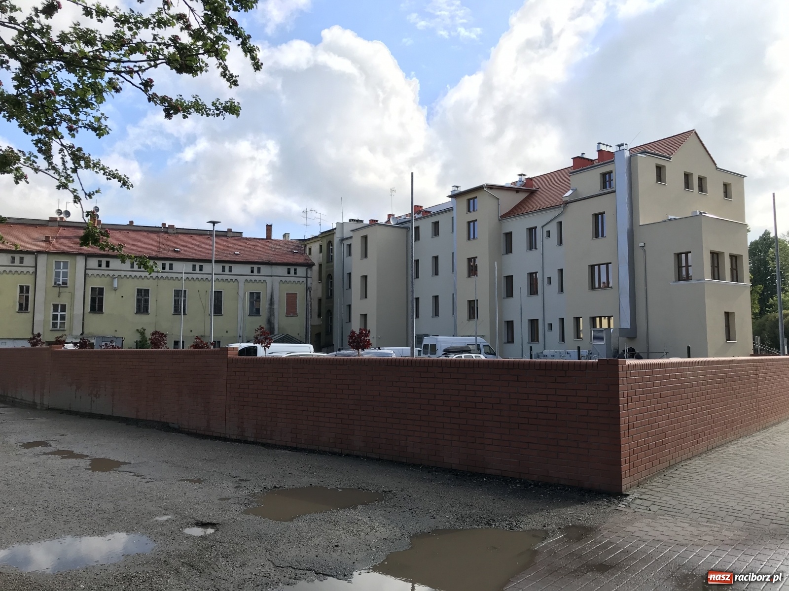 Zdjęcie w galerii na portalu naszraciborz.pl: Wiadomo już jak miasto zagospodaruje odnowioną komendę przy pl. Wolności wiadomości z regionu