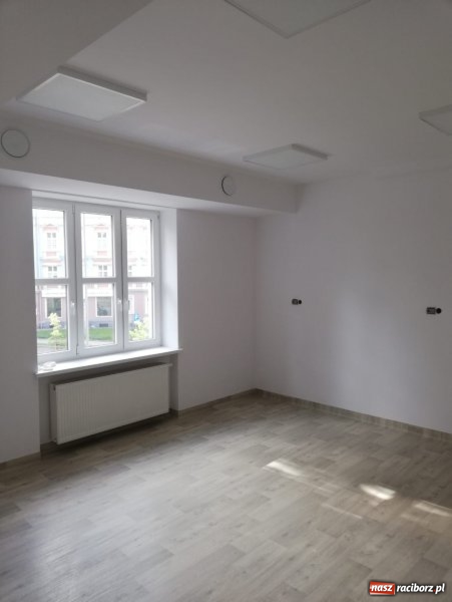 Zdjęcie w galerii na portalu naszraciborz.pl: Wiadomo już jak miasto zagospodaruje odnowioną komendę przy pl. Wolności wiadomości z regionu