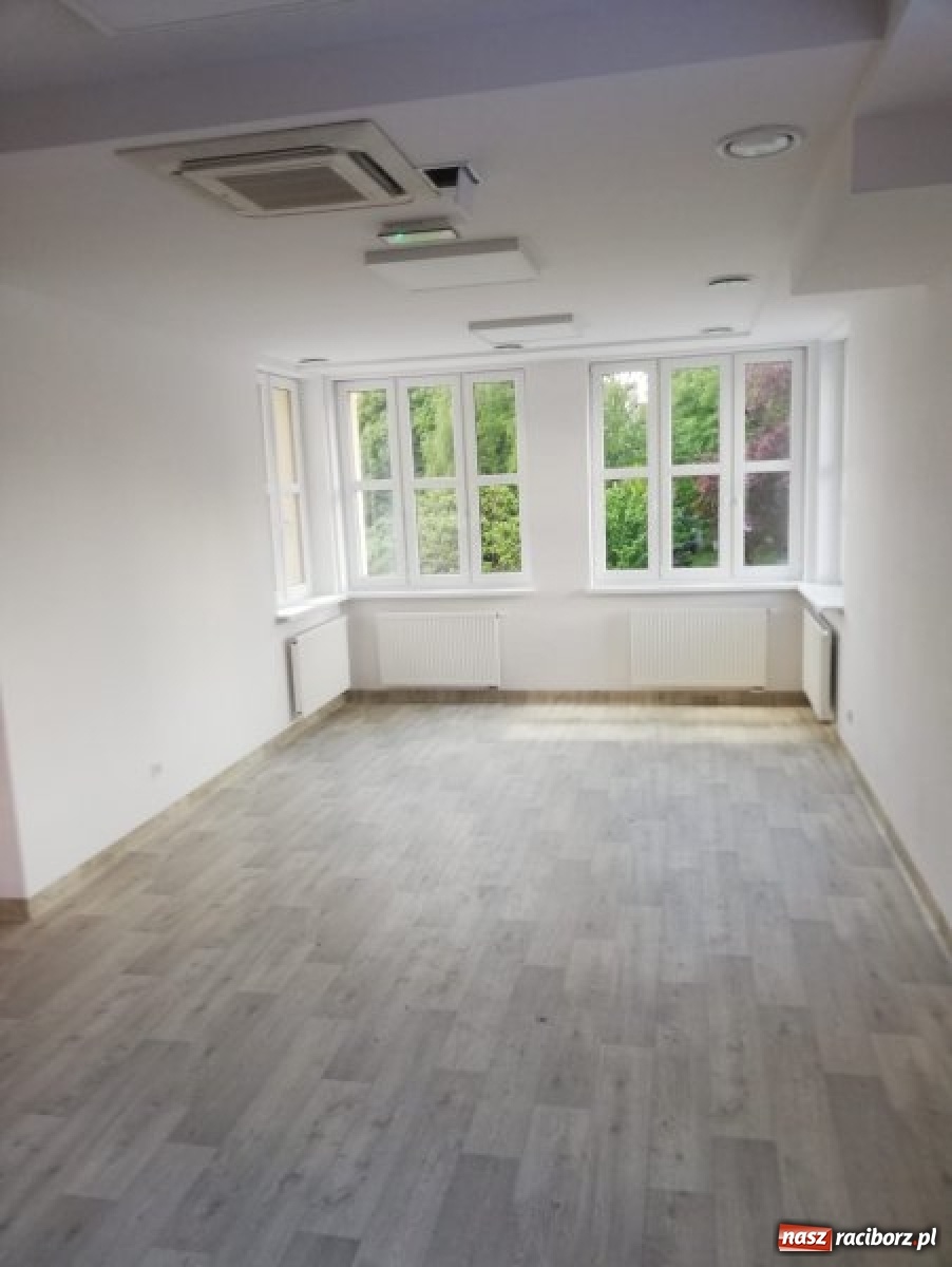 Zdjęcie w galerii na portalu naszraciborz.pl: Wiadomo już jak miasto zagospodaruje odnowioną komendę przy pl. Wolności wiadomości z regionu