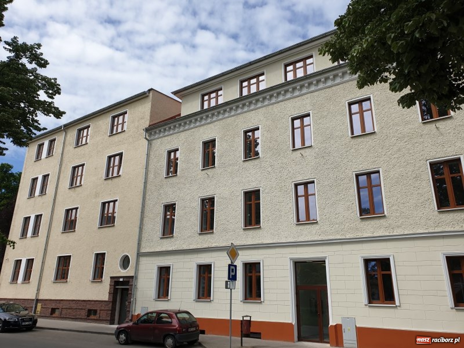 Zdjęcie w galerii na portalu naszraciborz.pl: Wiadomo już jak miasto zagospodaruje odnowioną komendę przy pl. Wolności wiadomości z regionu