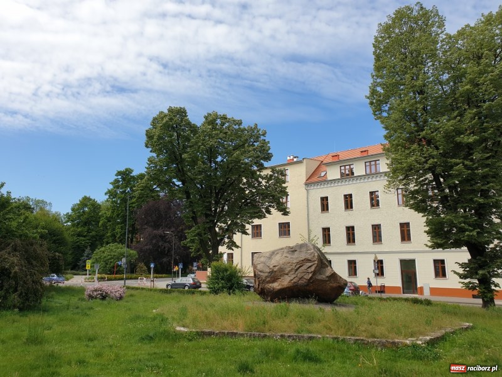 Zdjęcie w galerii na portalu naszraciborz.pl: Wiadomo już jak miasto zagospodaruje odnowioną komendę przy pl. Wolności wiadomości z regionu