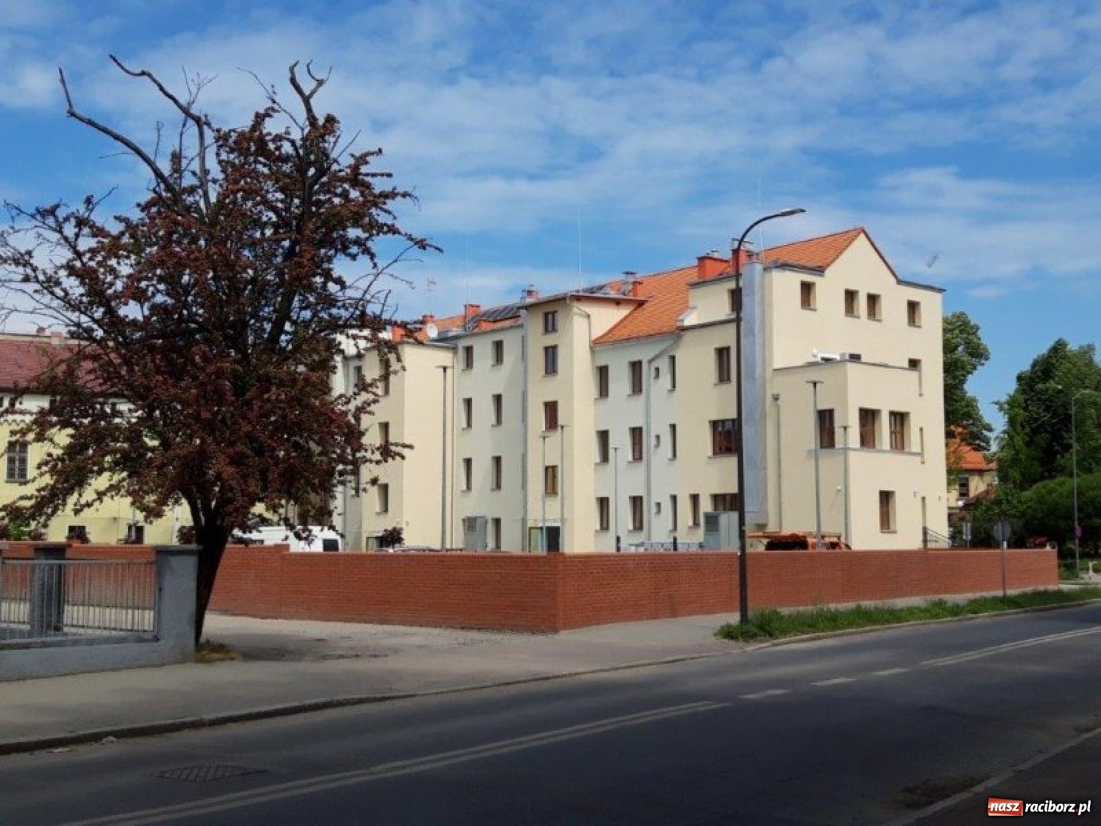 Zdjęcie w galerii na portalu naszraciborz.pl: Wiadomo już jak miasto zagospodaruje odnowioną komendę przy pl. Wolności wiadomości z regionu