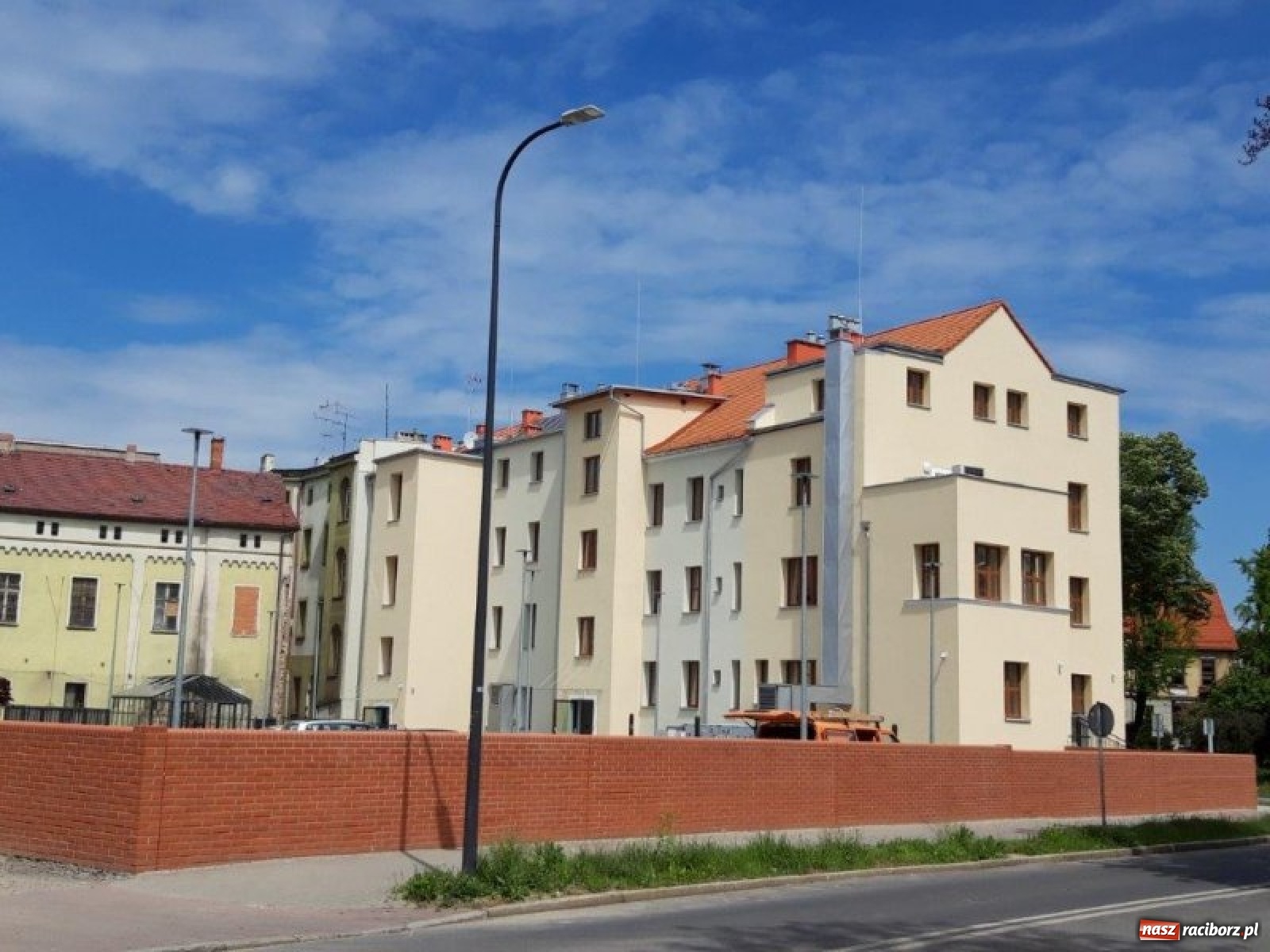 Zdjęcie w galerii na portalu naszraciborz.pl: Wiadomo już jak miasto zagospodaruje odnowioną komendę przy pl. Wolności wiadomości z regionu