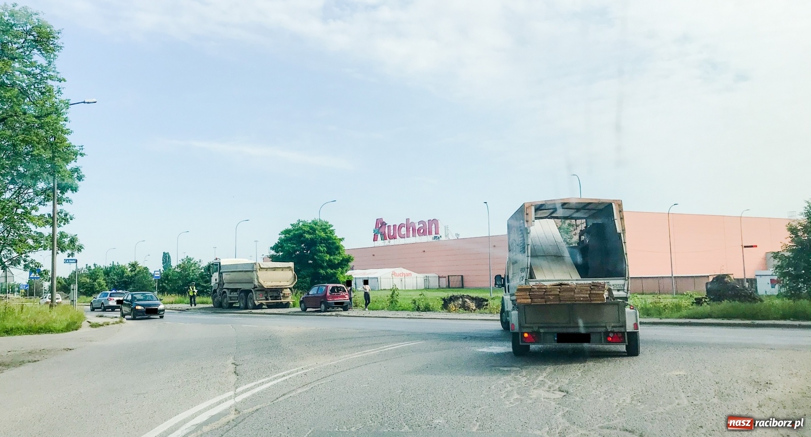 Zdjęcie w galerii na portalu naszraciborz.pl: Taki jest efekt brawury kierowcy tej ciężarówki wiadomości z regionu