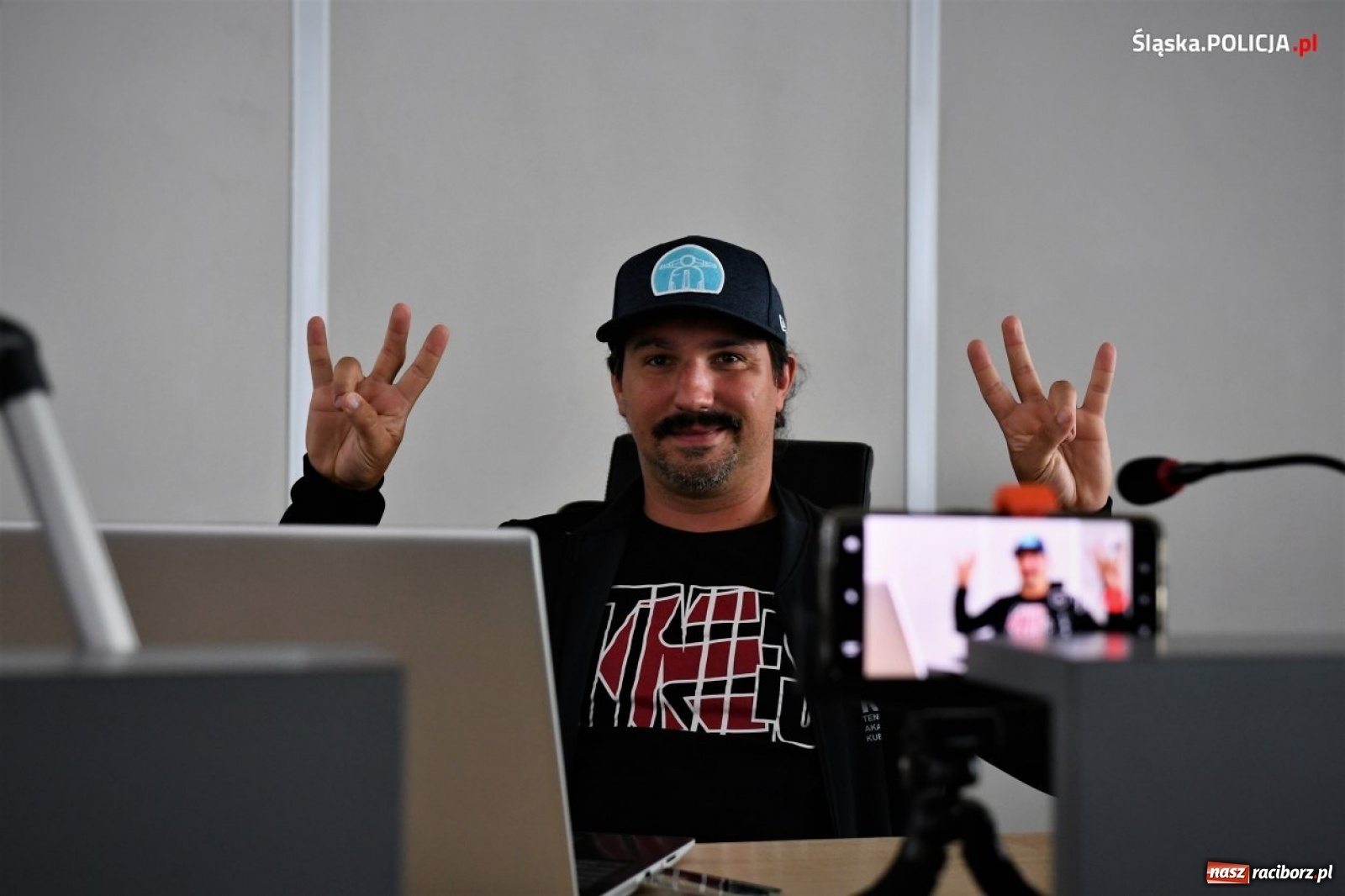 Zdjęcie w galerii na portalu naszraciborz.pl: Posłuchaj znanego człowieka. Ruszyła nowa kampania śląskiej policji wiadomości z regionu