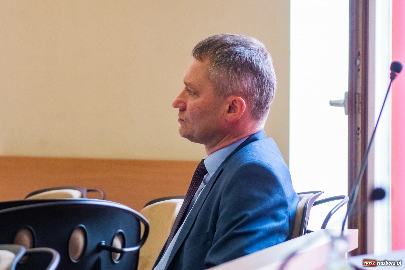 Zdjęcie w galerii na portalu naszraciborz.pl: Wypowiedzenie za rozwieszoną płachtę. Spór o targowisko w Raciborzu  wiadomości z regionu