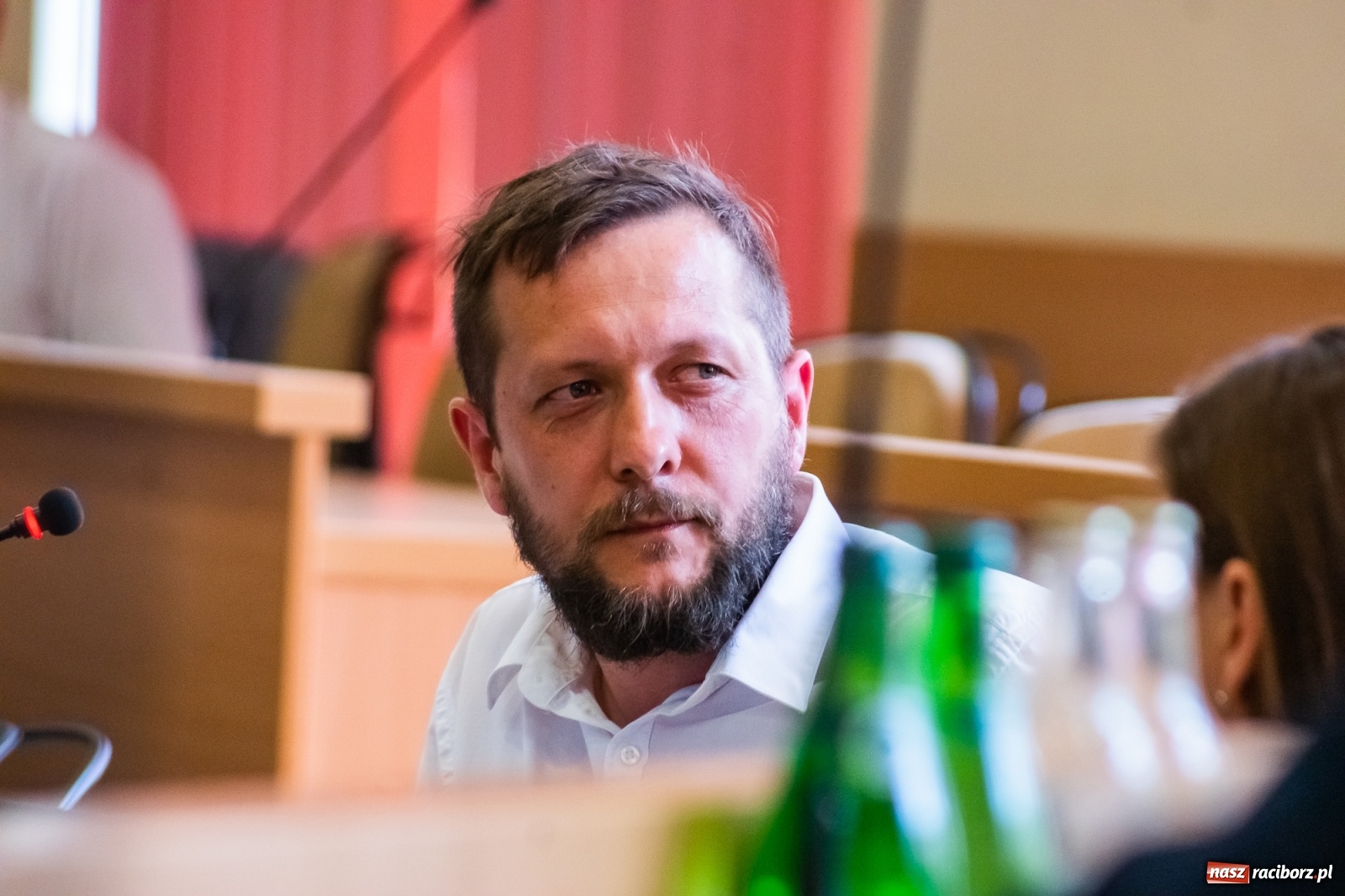 Zdjęcie w galerii na portalu naszraciborz.pl: Wypowiedzenie za rozwieszoną płachtę. Spór o targowisko w Raciborzu  wiadomości z regionu