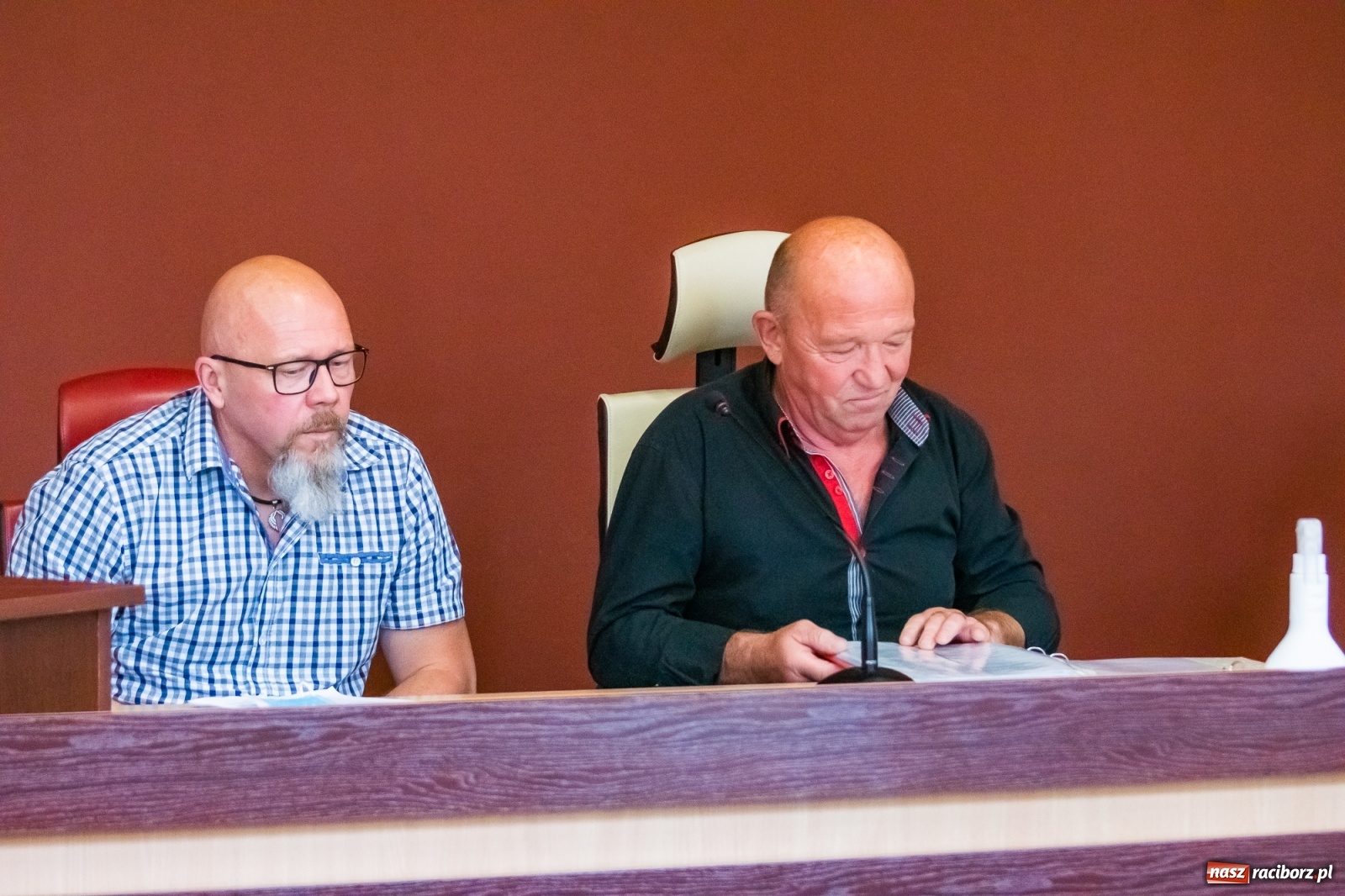 Zdjęcie w galerii na portalu naszraciborz.pl: Wypowiedzenie za rozwieszoną płachtę. Spór o targowisko w Raciborzu  wiadomości z regionu